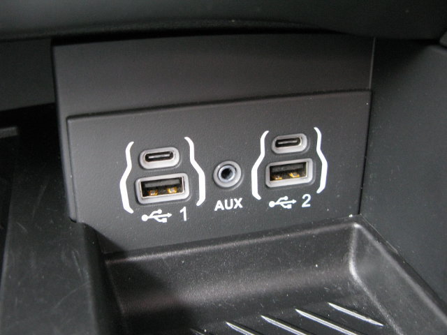 Used 2025 Chrysler Pacifica Limited FWD image 28