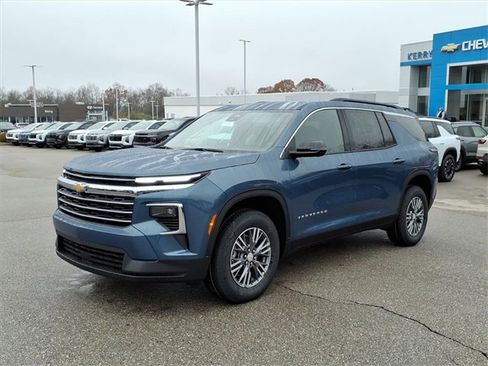 New 2026 Chevrolet Traverse LT w/ Driver Confidence Package image 3