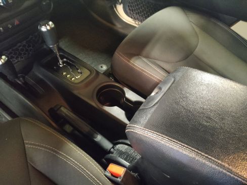 Used 2018 Jeep Wrangler Unlimited Sport image 26