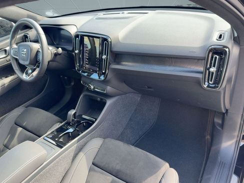 Used 2025 Volvo EC40 Ultra image 26