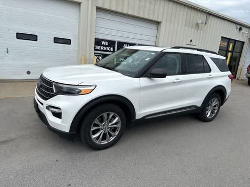 Used 2023 Ford Explorer XLT w/ Equipment Group 202A AWD/4WD image 11