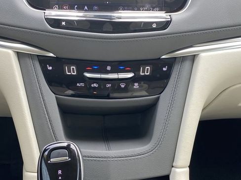 New 2025 Cadillac XT5 Premium Luxury image 18