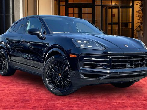 Used 2024 Porsche Cayenne Coupe AWD/4WD image 2