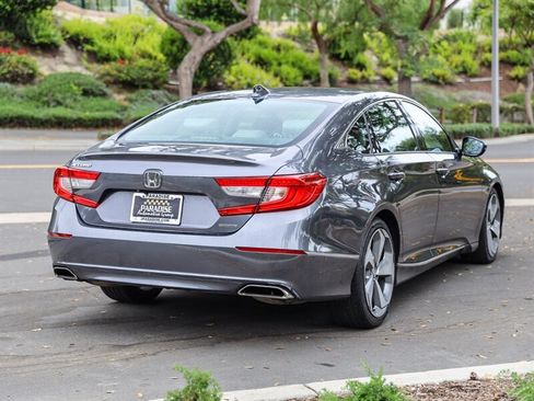 Used 2018 Honda Accord Touring image 7