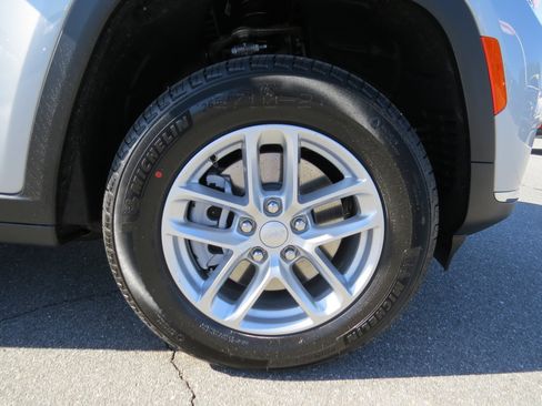 New 2025 Jeep Grand Cherokee L Laredo w/ Luxury Tech Group I image 10