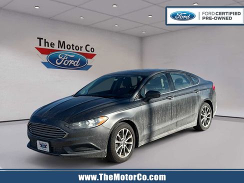 Certified 2017 Ford Fusion SE FWD image 1