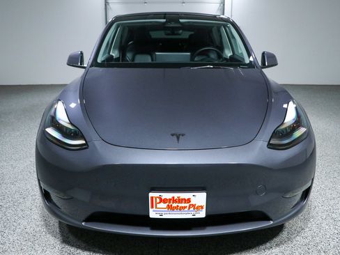 Used 2023 Tesla Model Y AWD image 4