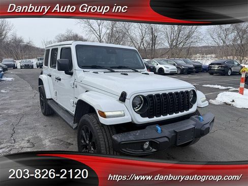 Used 2024 Jeep Wrangler Unlimited Sahara image 8