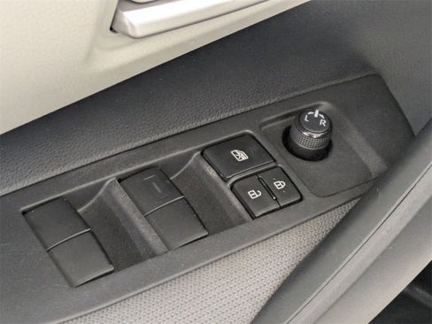 Used 2021 Toyota Corolla LE image 16