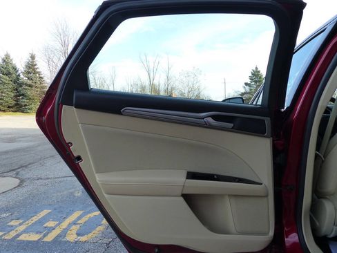 Used 2014 Ford Fusion SE image 38