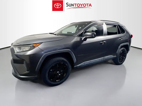 Used 2019 Toyota RAV4 LE FWD image 9
