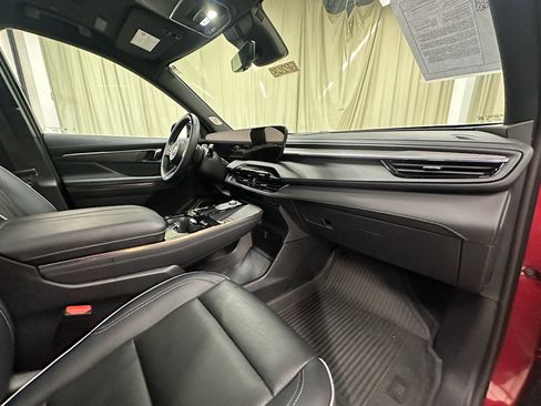 Certified 2025 Buick Enclave Avenir image 17