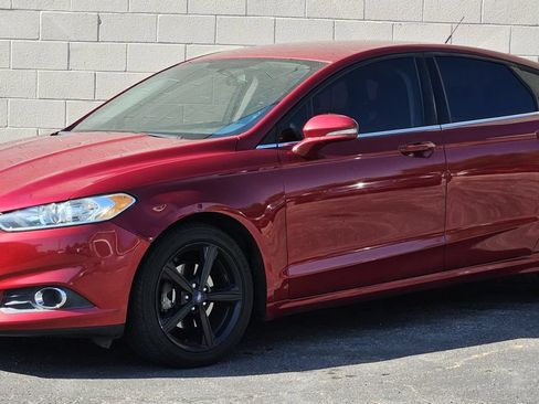 Used 2016 Ford Fusion SE FWD image 1