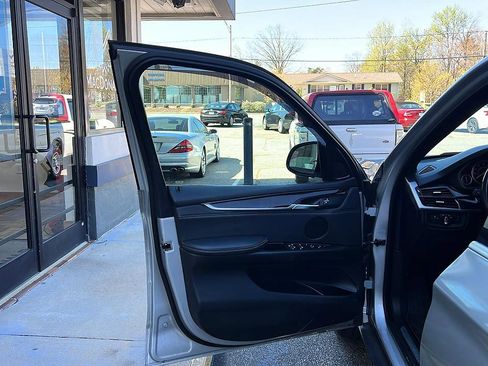 Used 2017 BMW X5 xDrive35i w/ Cold Weather Package image 26