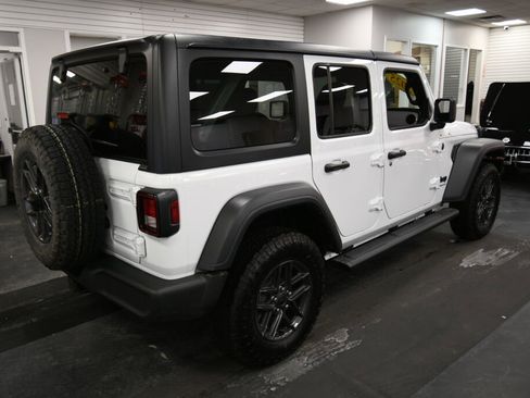 Used 2025 Jeep Wrangler Sport S image 7