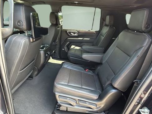 Used 2024 Chevrolet Suburban High Country image 19