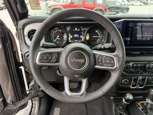 Used 2025 Jeep Wrangler Unlimited Sahara AWD/4WD image 23