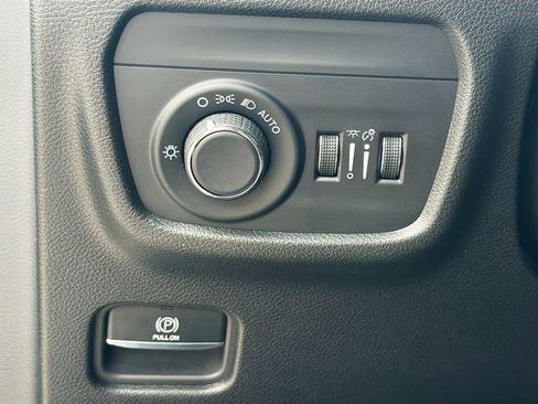 Used 2024 Jeep Grand Cherokee Altitude RWD image 33