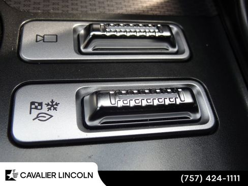 Used 2026 Lincoln Nautilus Premier AWD/4WD image 33