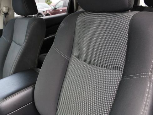 Used 2019 Nissan Pathfinder S AWD/4WD image 4
