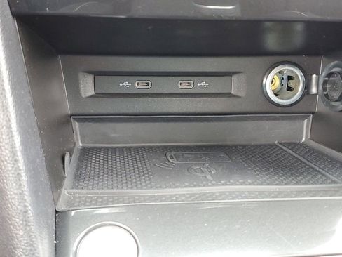 Certified 2023 Volkswagen Tiguan SE R-Line FWD image 31
