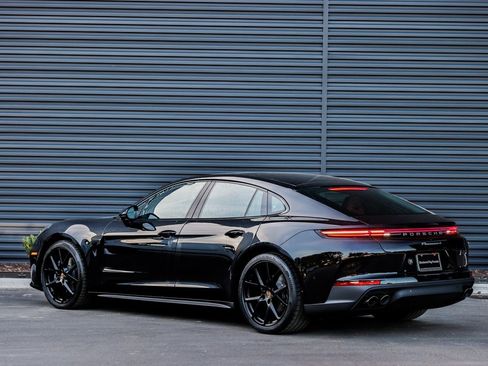 New 2026 Porsche Panamera 4 image 3