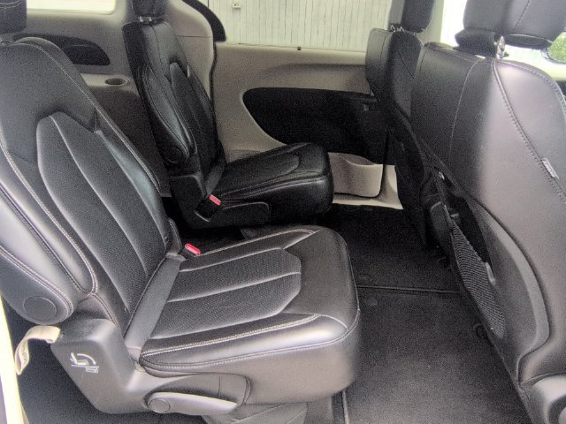 Used 2024 Chrysler Pacifica Touring-L FWD image 29