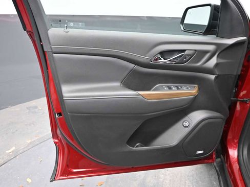 Used 2023 GMC Acadia SLE w/ Driver Convenience Package image 10