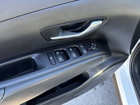 Used 2022 Hyundai Santa Cruz SEL Premium image 16