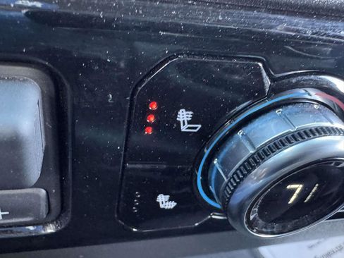 Used 2025 GMC Sierra 1500 SLT AWD/4WD image 31