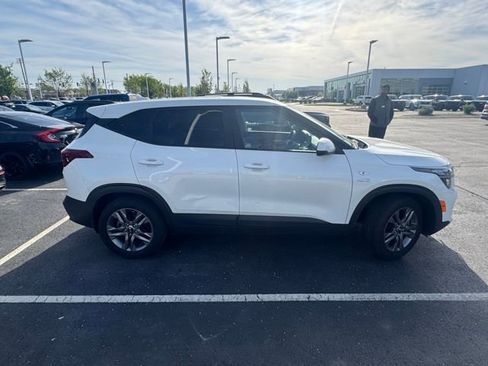 Certified 2021 Kia Seltos LX AWD/4WD image 2