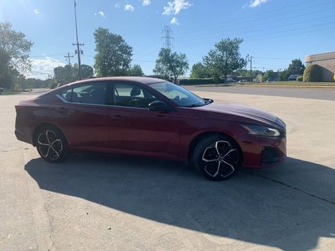 Used 2025 Nissan Altima 2.5 SR image 8