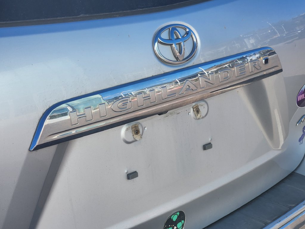 Used 2013 Toyota Highlander Plus AWD/4WD image 11