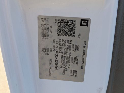 Used 2019 Chevrolet Express 3500 w/ Driver Convenience Package image 22