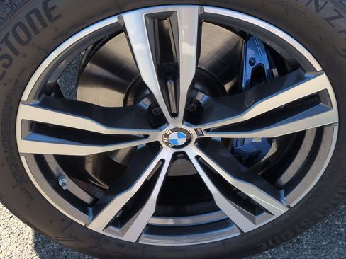 Used 2025 BMW X7 M60i w/ Executive Package image 13