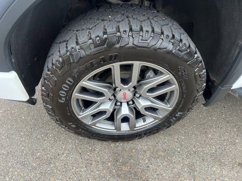 Used 2021 GMC Sierra 1500 AT4 w/ AT4 Carbonpro Edition AWD/4WD image 11