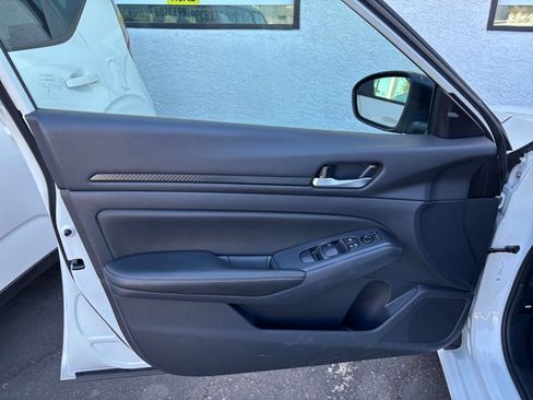 Used 2025 Nissan Altima 2.5 SV FWD image 18