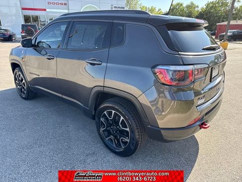 Used 2018 Jeep Compass Trailhawk w/ Leather Interior Group AWD/4WD image 3