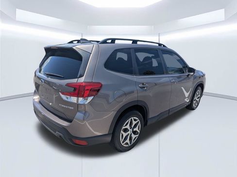 Used 2023 Subaru Forester Premium AWD/4WD image 6