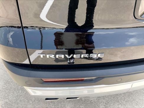 Used 2025 Chevrolet Traverse LT FWD image 10