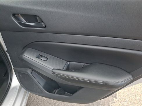 Used 2024 Nissan Altima 2.5 SV FWD image 14