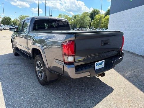 Used 2018 Toyota Tacoma TRD Sport AWD/4WD image 3