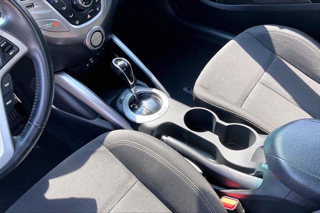 Used 2017 Hyundai Veloster FWD image 21