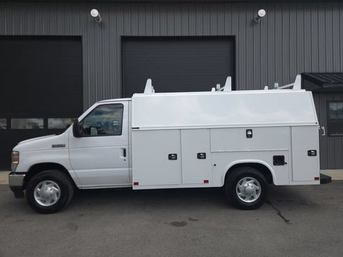 Used 2021 Ford E-350 and Econoline 350 Super Duty w/ Power Windows & Locks Group RWD image 1