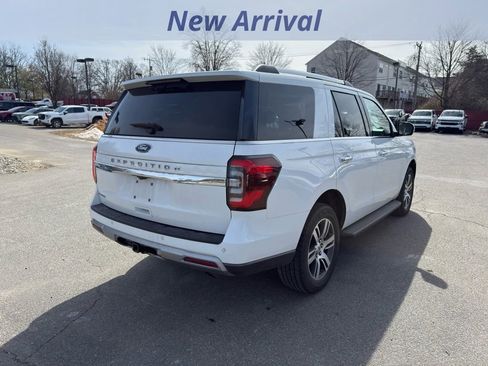 Used 2024 Ford Expedition Limited image 3
