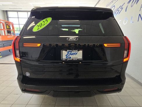 Used 2025 Ford Expedition Tremor AWD/4WD image 11