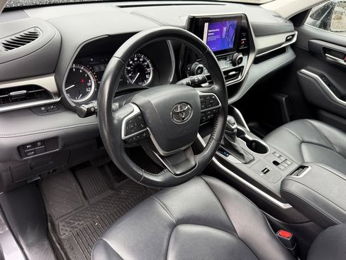 Certified 2023 Toyota Highlander XLE image 15