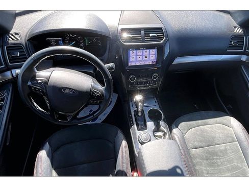 Used 2019 Ford Explorer XLT w/ Equipment Group 202A AWD/4WD image 7