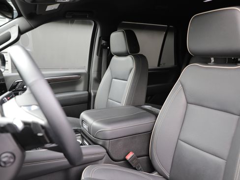 Used 2025 Chevrolet Tahoe Premier AWD/4WD image 20