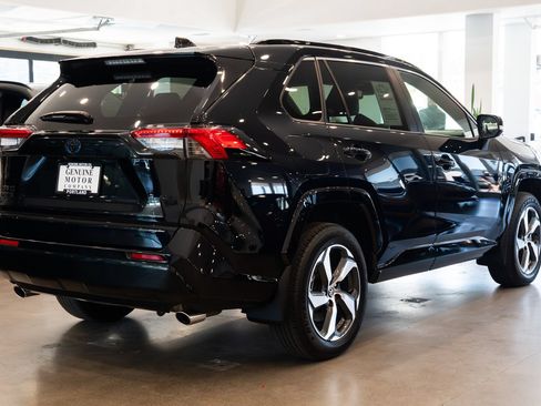 Used 2024 Toyota RAV4 SE w/ Weather & Moonroof Package AWD/4WD image 4